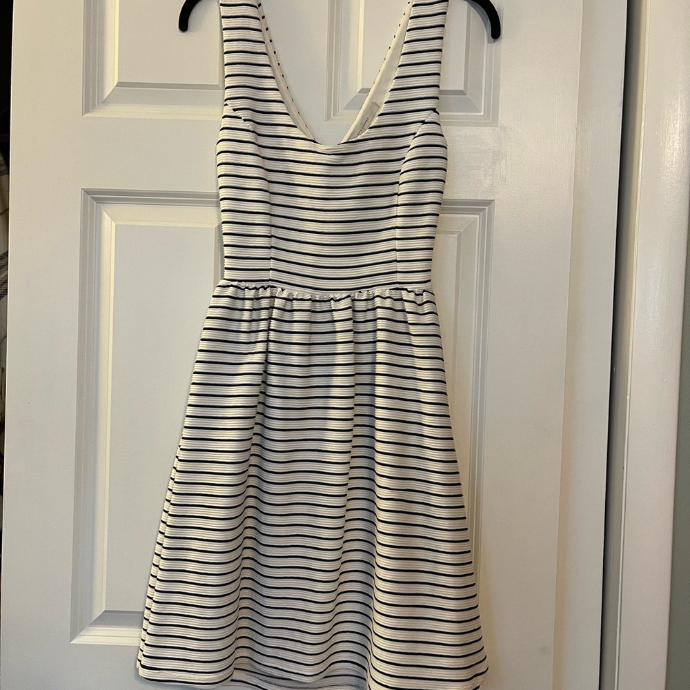 LC Lauren Conrad Black and White Sleeveless V-Neck Sundress